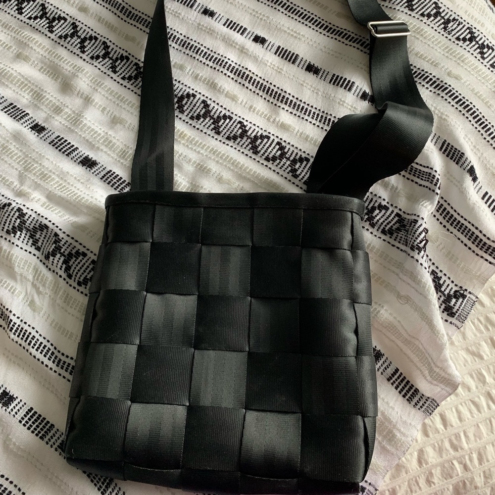 Harvey’s Seatbelt Handbag